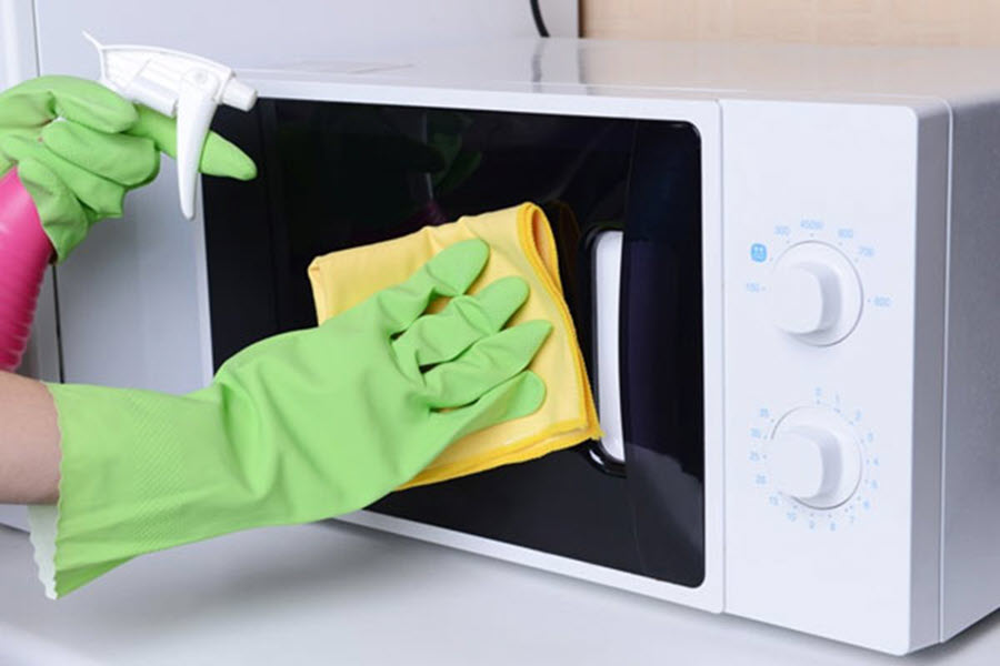 چگونه قسمت های بیرونی ماکروفر را تمیز کنیم ؟